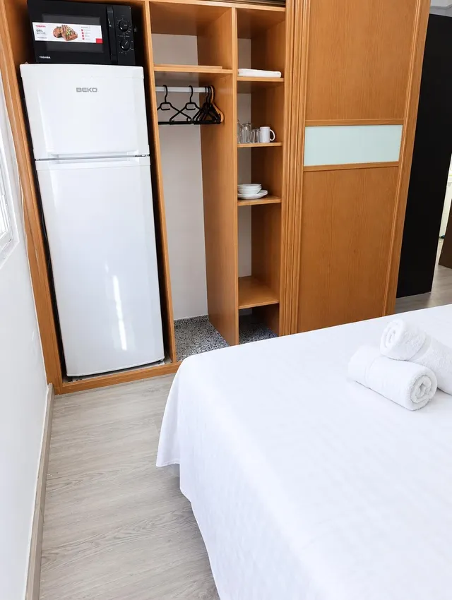 Piso de 4 dormitorios con licencia turística en La Luz, Málaga — 8