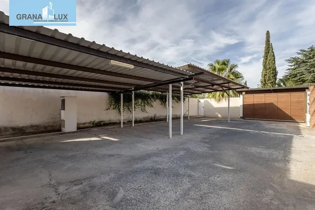 Chalet independiente con pozo propio y placas solares — 36