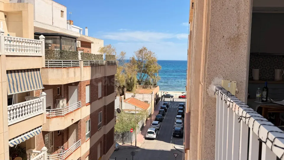 Apartamento acogedor con vista lateral al mar en Torrevieja