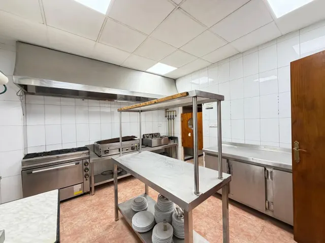 Local comercial 98m² en venta - Playa del Cura — 17