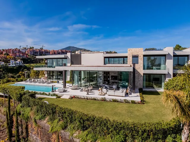 VILLA DE LUJO EN URBANIZACIÓN LA QUINTA, BENAHAVIS — 45