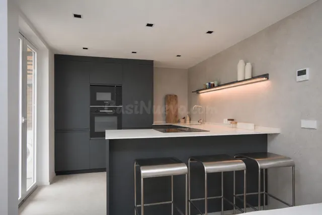 Elegante ático recientemente renovado con vistas al mar en S - foto 4
