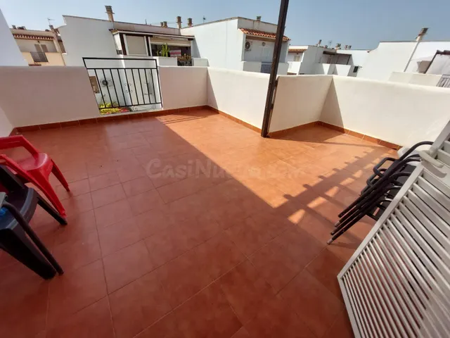 Dúplex de dos dormitorios en primera línea del mar en la zon