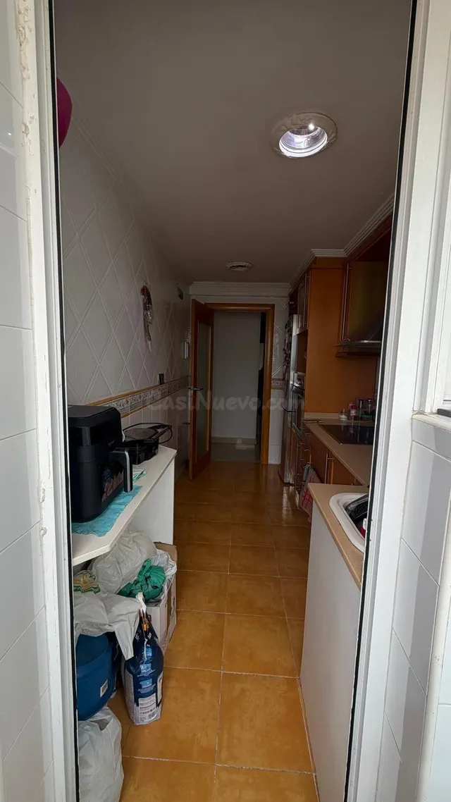 Se vende piso de 2 habitaciones con balcón y ascensor - foto 5