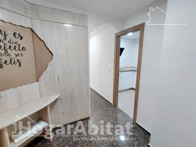 Amplitud y confort a estrenar en este luminoso piso reformado con balcón y ascensor — 32