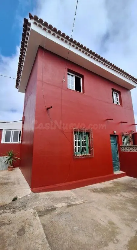 Se vende casa con finca con invernaderos en producción en Ta