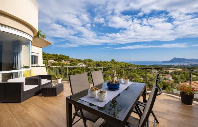 Ático Dúplex con Espectacular Solárium, Jacuzzi y Vistas Ini
