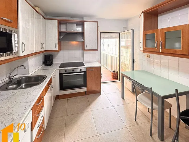 Amplia y luminosa vivienda en calle Jerez — 14