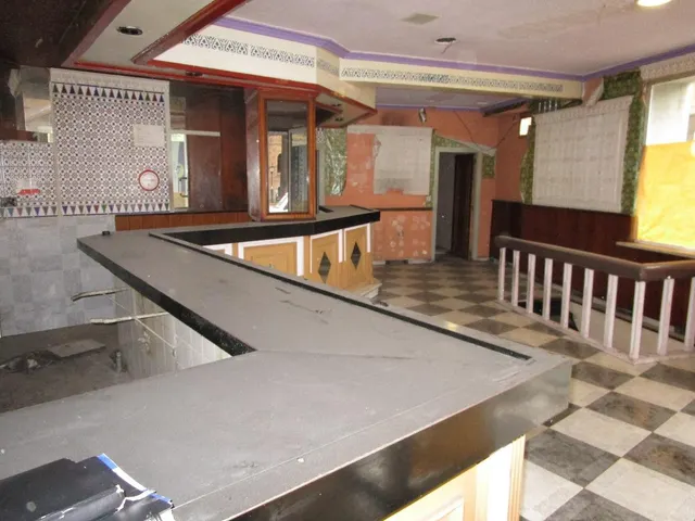 Urbis te ofrece un local comercial en zona Vidal, Salamanca. — 2