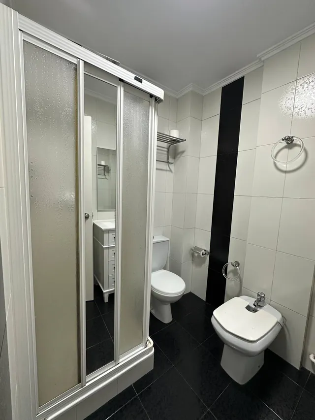 Amplio piso de 4 habitaciones con terraza y garaje en Rúa Erin (Zona Sur) — 19