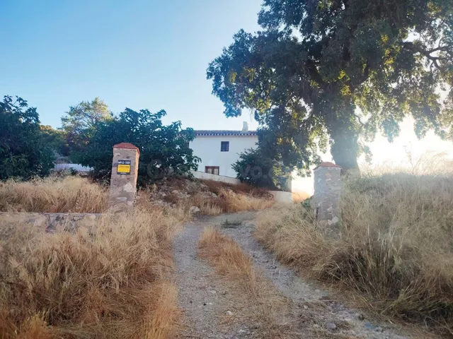 COMPLEJO FINCA RURAL DE 267 HECTÁREAS CON 6 VIVIENDAS Y PISC - foto 2