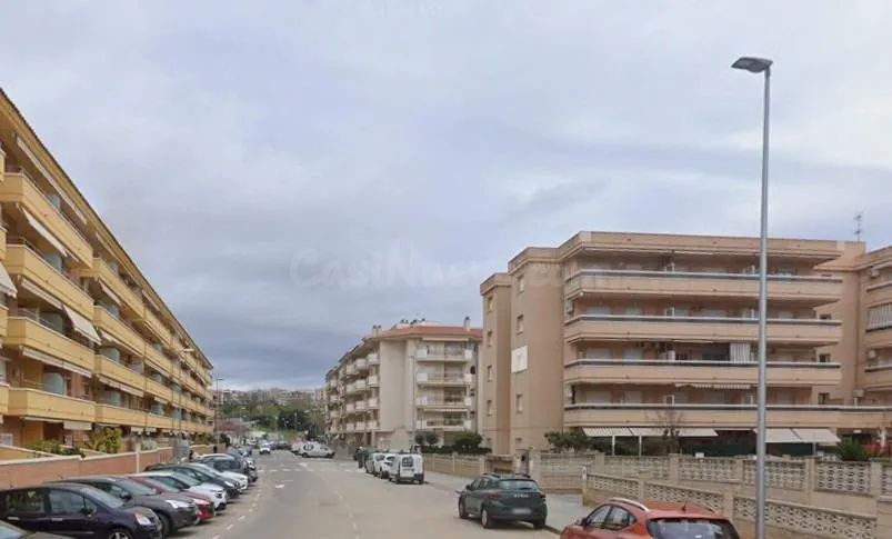 PISO EN BLANES