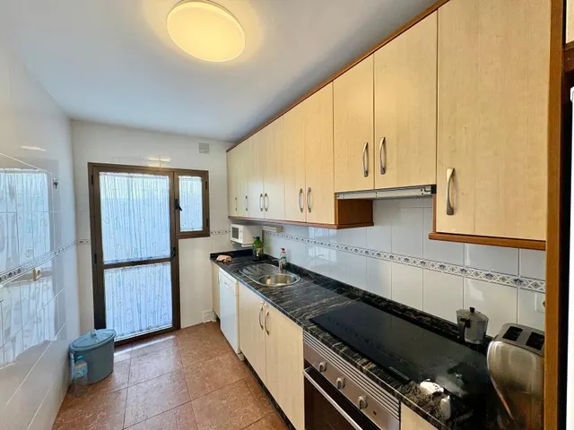 Casa adosada con dos patios privados y piscina comunitaria en Caleta de Vélez — 10