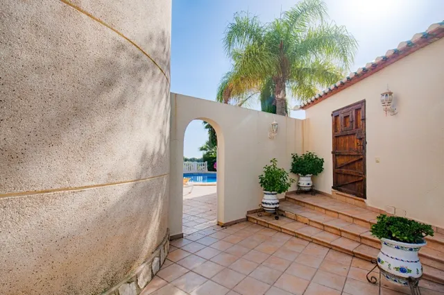MAJESTUOSA VILLA CON VISTAS AL MAR, CERCA DE LA PLAYA DE LA FUSTERA, BENISSA — 44