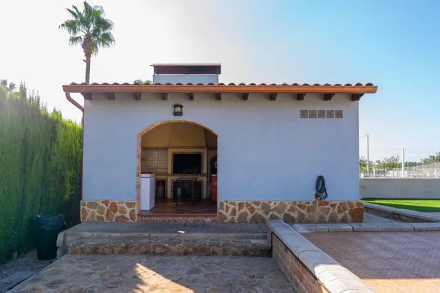 VILLA DE LUJO EN CATRAL . — 48