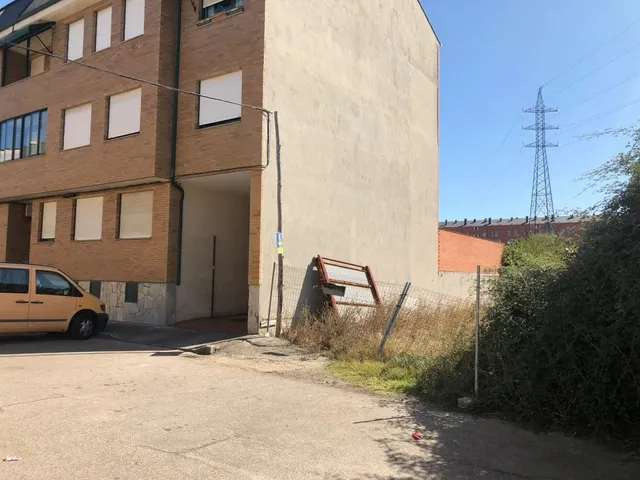 TERRENO URBANO EN PONFERRADA ZONA CUATROVIENTOS — 2