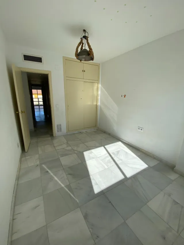 Alquiler de Piso con plaza de garaje y trastero, en Plaza Colón — 11