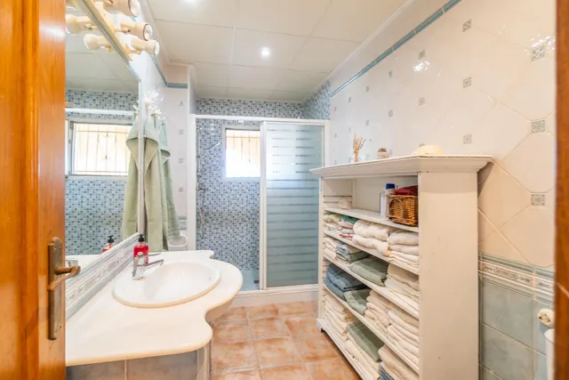 Chalet pareado con piscina, amplia parcela y alta eficiencia energética en Los Balcones — 15