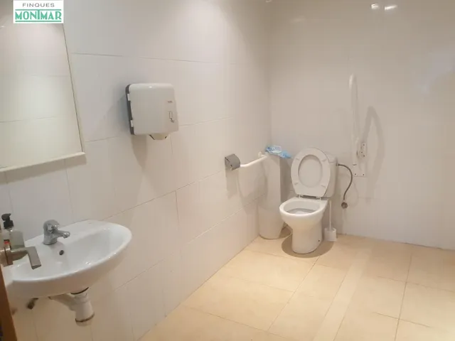 LOCAL COMERCIAL EN PLAZA CATALUNYA DE OLIVELLA — 9