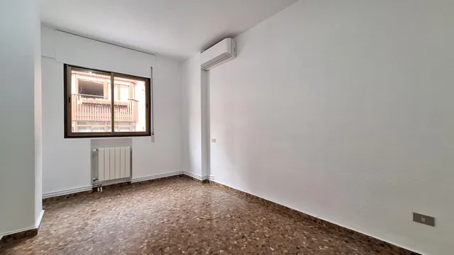 Piso SIN AMUEBLAR de 4 dormitorios, dos baños y plaza de garaje en la Calle Puerta Nueva — 20
