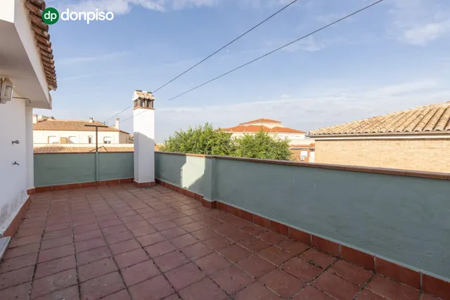 Casa independiente a 5 minutos de Granada en buen estado para entrar a vivir — 25