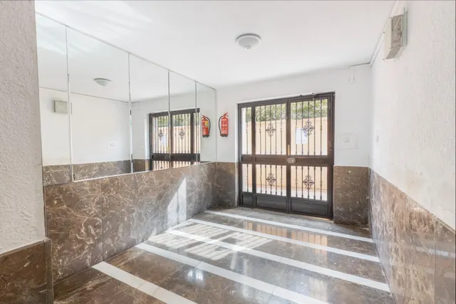 Piso 3 habitaciones en Calle Santa Margarita, junto Cmno. Bajo de Huétor — 28