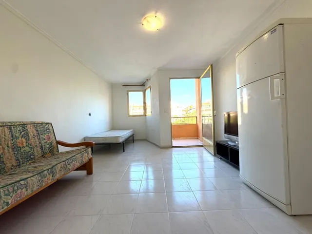 Estudio con Vistas y Piscina en Torrevieja - ¡Tu Oportunidad Ideal! — 14