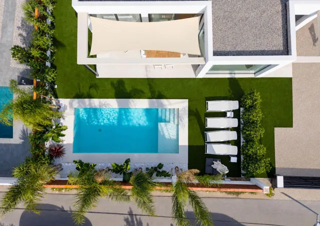 Exclusiva villa de diseño moderno con piscina privada, jardín, garaje y domótica avanzada — 12
