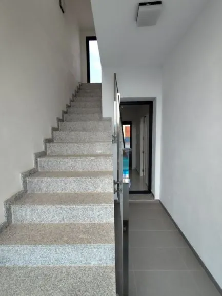 Casa adosada en venta en Bigastro con 3 dormitorios, 3 baños, solárium privado de 39 m2 y piscina comunitaria — 13