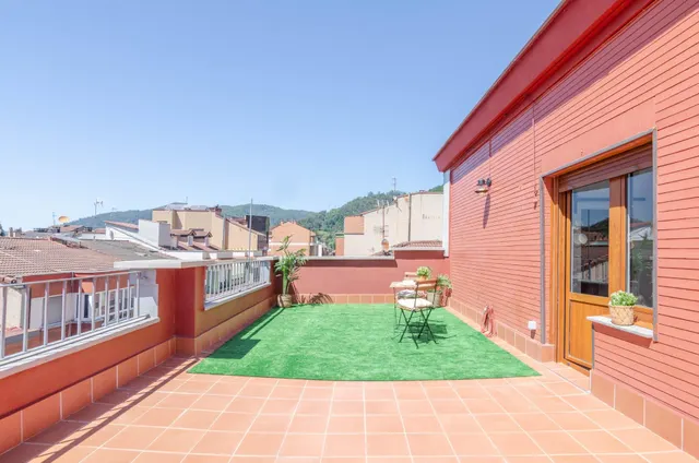 PISO EN ALQUILER CON TERRAZA DE 27METROS EN EL CENTRO DE MIERES — 27