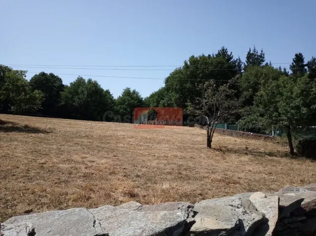 SE VENDEN PARCELAS EDIFICABLES A 5 KMS DE LUGO