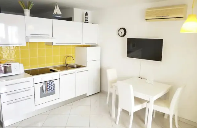 Los Cristianos. Piso 1 habitación en complejo cerrado con piscina — 5