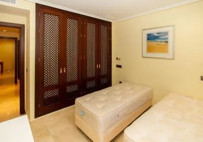 Exclusivo bajo con vistas panorámicas al mar y club de golf privado en La Mairena (El Soto) — 14
