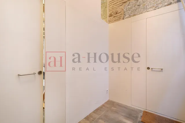 Piso con 2 lofts independientes con balcon baños cada uno y una excelente ubicación en el gótic — 35