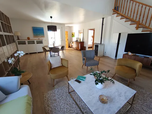 Exclusiva villa reformada y moderna con vistas al mar y montaña, piscina, cocina de verano y apartamento independiente — 16
