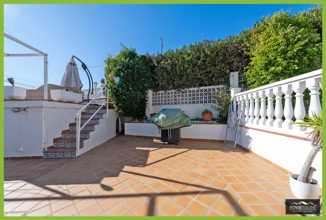 Chalet independiente con piscina privada y vistas al mar — 21