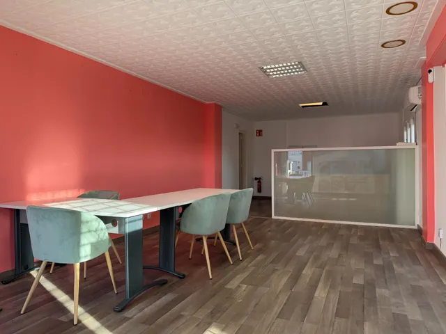 Local Comercial en Venta en Empuriabrava: Espacioso, Luminoso y Listo para Entrar — 24