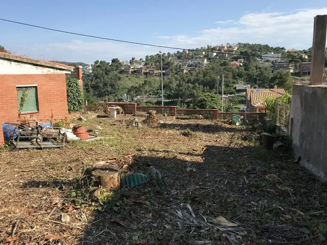 Terreno a la venta de 980 m2 en Vallirana, acceso a dos calles con refugio — 2