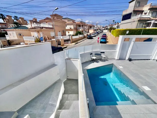 Villa de 5 dormitorios y 4 baños en San Miguel de Salinas (Alicante) — 45