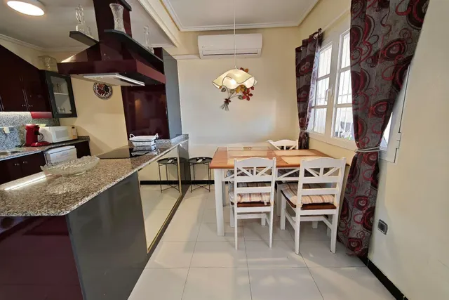 GRAN BUNGALOW EN TORREVIEJA: 2 HAB, 1 BAÑO — 8