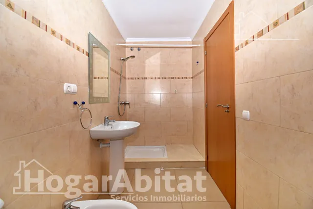 Espacio y libertad al aire libre en esta cómoda planta baja con terraza y patio — 36