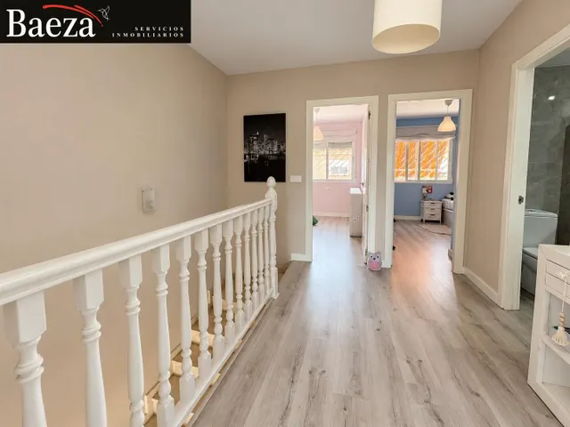 Bungalow totalmente reformado en venta, con piscina comunitaria, porche y garaje privado — 9