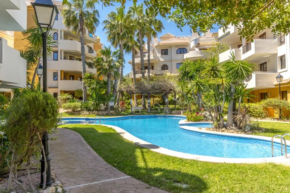 ÁTICO CON VISTAS AL MAR, TERRAZA Y SOLÁRIUM PRIVADO EN PANORAMA PARK, PUNTA PRIMA