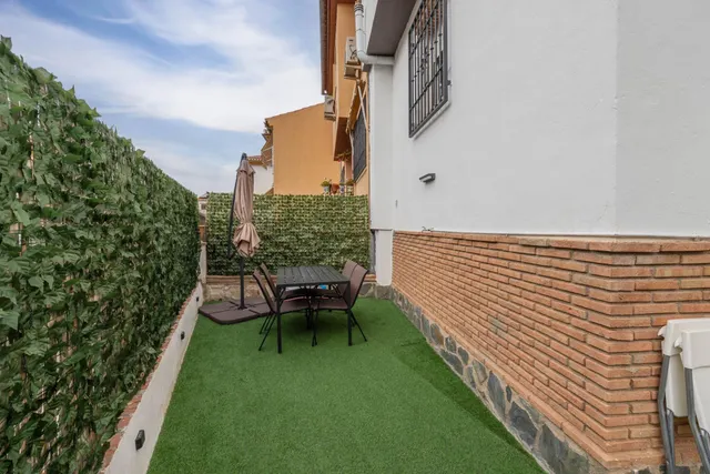 Encantadora Casa Reformada en Ogijares con Vistas y Espacios para Disfrutar — 36