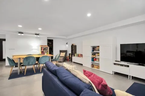 ALQUILER DE VIVIENDA CON JARDÍN Y PISCINA PRIVADA EN CASARES COSTA