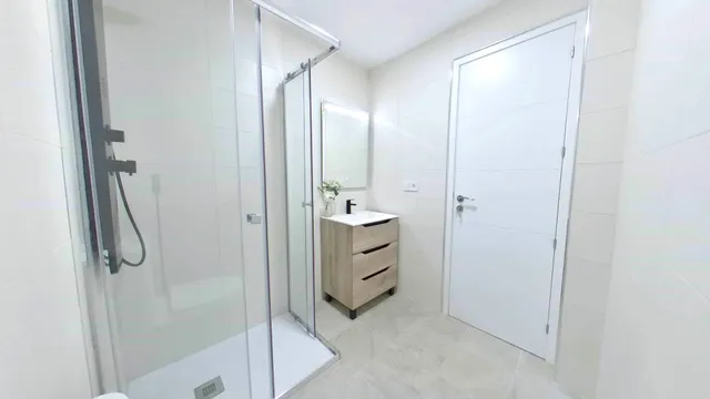 habitación  en piso en el centro de Alicante — 8