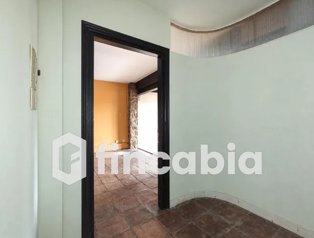 Casa para reformar con patio, balcones y local en Breda — 37