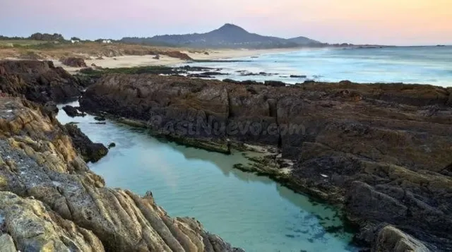 Casa para restaurar con huerta cerca de la playa de As Furnas. — 21