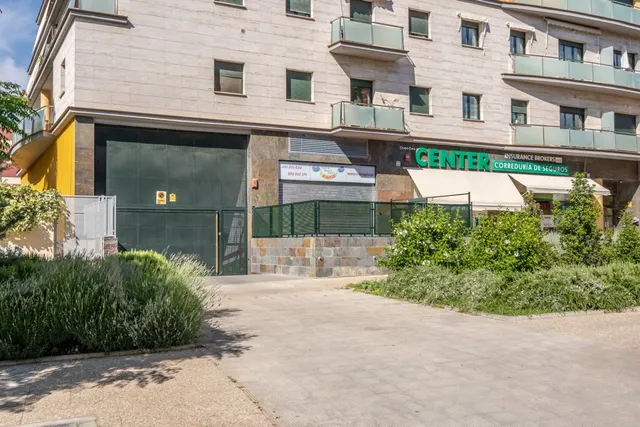 SE VENDEN 2 PLAZAS DE GARAJE. ZONA FORUM. 46.000 EUROS. — 9