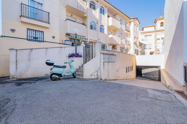 Plaza de Garaje en Cajar - Ideal para Su Vehículo — 9